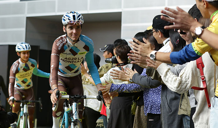 選手とのハイタッチ体験