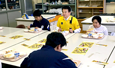 フランスの食文化を感じる「クリテリウム開催記念給食」を実施！<br />
〜さいたま市長がさいたま市立第二東中学校を訪問〜