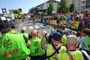 【7/18（土）の現地便り】（1）□media2014年ツール・ド・フランスを取材したメディア数。記者・カメラマン合わせて2000人。報道637媒体。373通信社・ネットメディア。92キー局。写真配信114社。ラジオ58局。（山口和幸）&nbsp;ステージハイライト動画はこちら>>