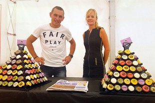 【7/24（金）の現地便り】（１）ツール・ド・フランスのロゴ入りマカロン。おみやげにって？食べちゃったよ。（山口和幸）ステージハイライト動画はこちら>>