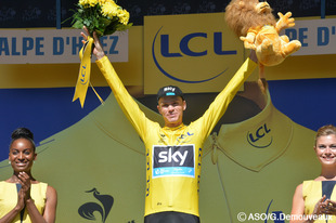 【7/26（日）の現地便り】（１）2年ぶり2度目の総合優勝を達成したクリストファー・フルーム。3年連続でさいたまにも来日してくれることを確信している。（山口和幸）ステージハイライト動画はこちら>>