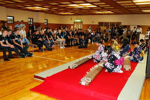 武道館内では市立浦和高校箏曲部により、琴が演奏された。