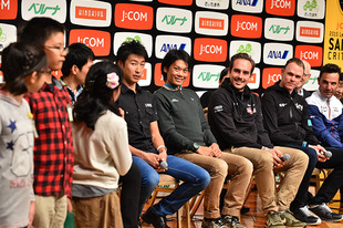 大会前日記者会見内で「小学生リポーター体験」が行われ、さいたま市内の小学生が英語で選手に質問。