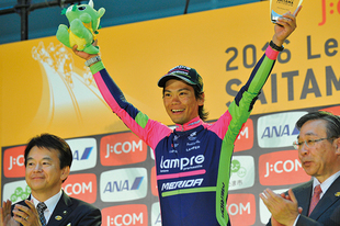 序盤にレースをリードし、ポイントレースで優勝した新城幸也選手