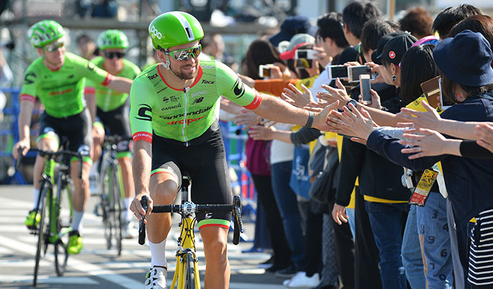 選手とのハイタッチ体験